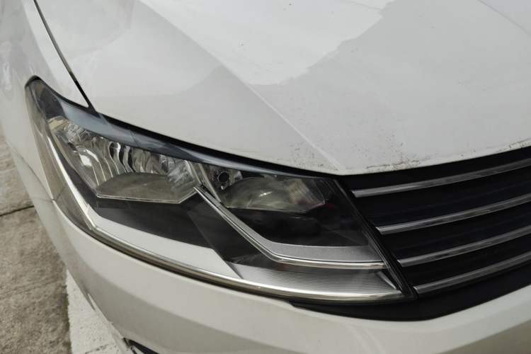 Used Volkswagen Gran Lavida 2015 1.6L Automatic Fashion Edition Right Front Headlight