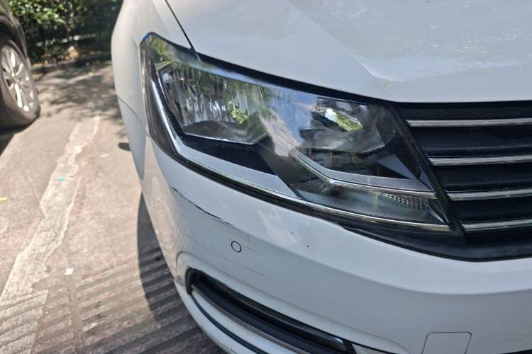 Used Volkswagen Gran Lavida 2015 1.6L Automatic Comfort Edition Right Front Headlight