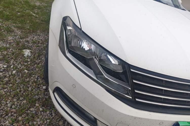 Used Volkswagen Gran Lavida 2015 1.6L Manual Comfort Edition Right Front Headlight