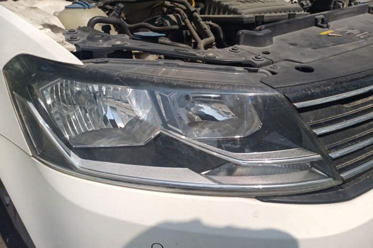 Used Volkswagen Gran Lavida 2015 230TSI DSG Comfort Edition Right Front Headlight