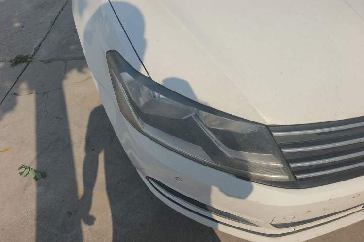 Used Volkswagen Gran Lavida 2015 230TSI DSG Comfort Edition Right Front Headlight