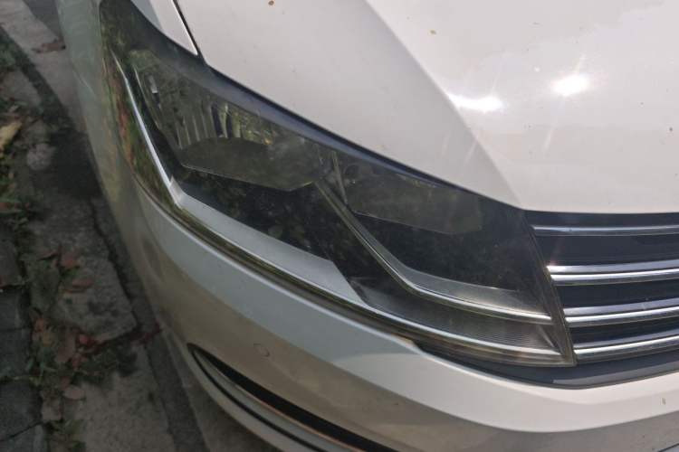 Used Volkswagen Gran Lavida 2015 1.6L Automatic Comfort Edition Right Front Headlight