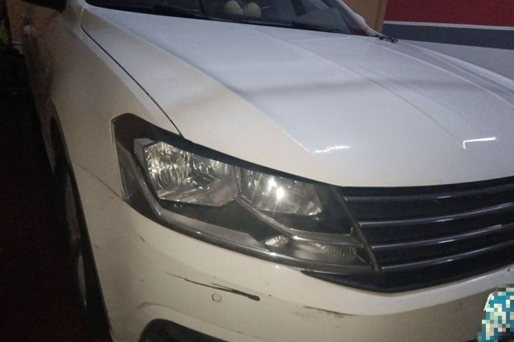 Used Volkswagen Gran Lavida 2015 1.6L Automatic Comfort Edition Right Front Headlight