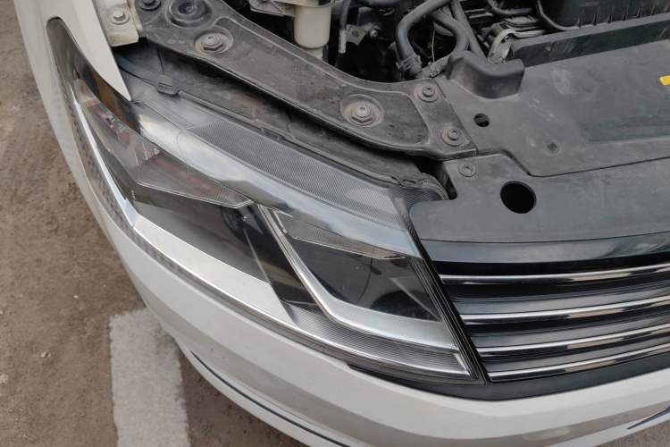 Used Volkswagen Gran Lavida 2015 230TSI DSG Comfort Edition Right Front Headlight