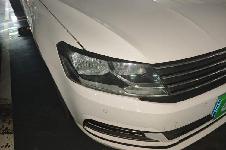 Used Volkswagen Gran Lavida 2015 1.6L Automatic Comfort Edition Right Front Headlight