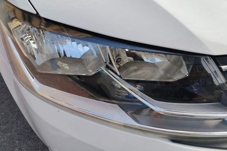 Used Volkswagen Gran Lavida 2015 230TSI DSG Comfort Edition Right Front Headlight