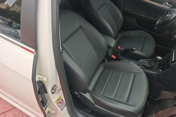 Used Volkswagen Gran Lavida 2015 1.6L Automatic Comfort Edition Right Front Seat