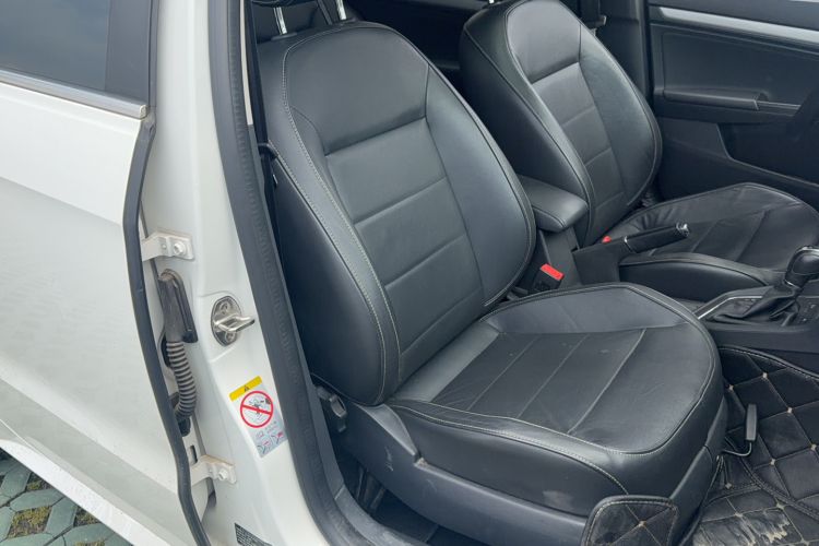 Used Volkswagen Gran Lavida 2015 1.6L Automatic Comfort Edition Right Front Seat
