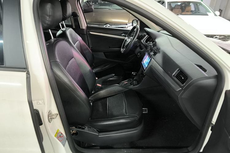 Used Volkswagen Gran Lavida 2015 1.6L Automatic Fashion Edition Right Front Seat