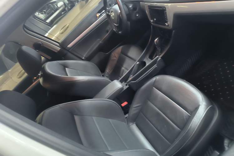 Used Volkswagen Gran Lavida 2015 1.6L Automatic Comfort Edition Right Front Seat