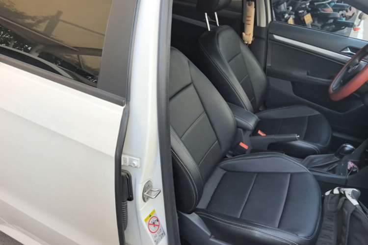 Used Volkswagen Gran Lavida 2015 1.6L Automatic Fashion Edition Right Front Seat