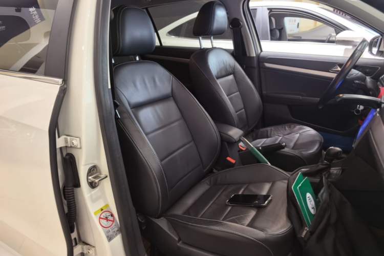 Used Volkswagen Gran Lavida 2015 1.6L Automatic Comfort Edition Right Front Seat