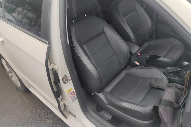 Used Volkswagen Gran Lavida 2015 1.6L Automatic Comfort Edition Right Front Seat