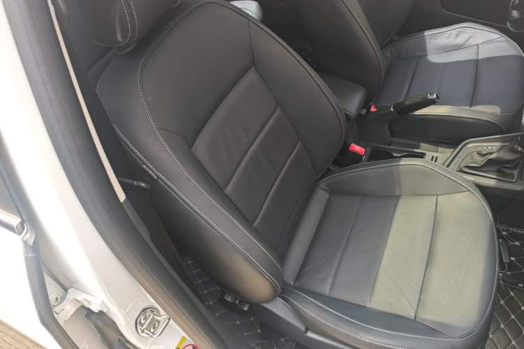 Used Volkswagen Gran Lavida 2015 1.6L Automatic Comfort Edition Right Front Seat