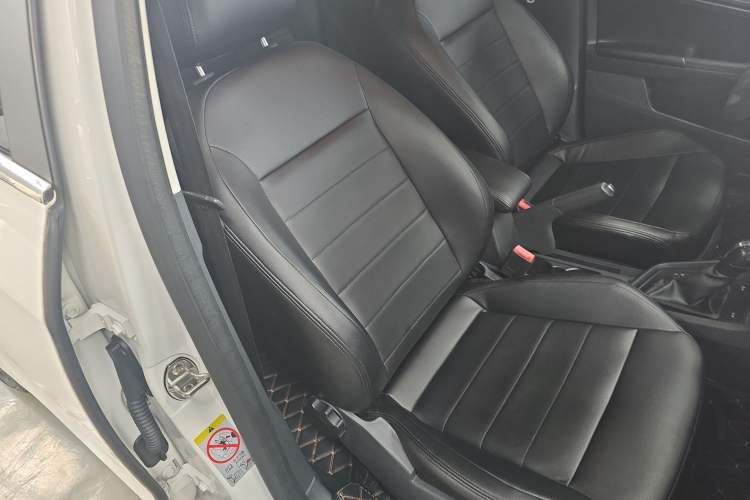 Used Volkswagen Gran Lavida 2015 1.6L Automatic Fashion Edition Right Front Seat