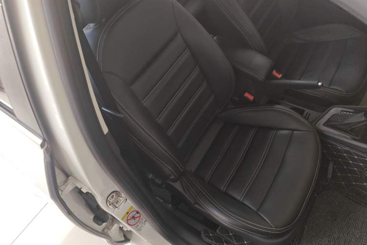 Used Volkswagen Gran Lavida 2015 1.6L Automatic Fashion Edition Right Front Seat