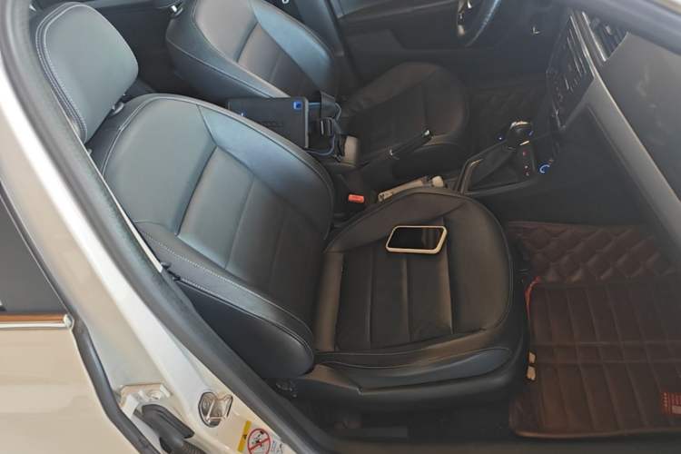 Used Volkswagen Gran Lavida 2015 1.6L Automatic Comfort Edition Right Front Seat
