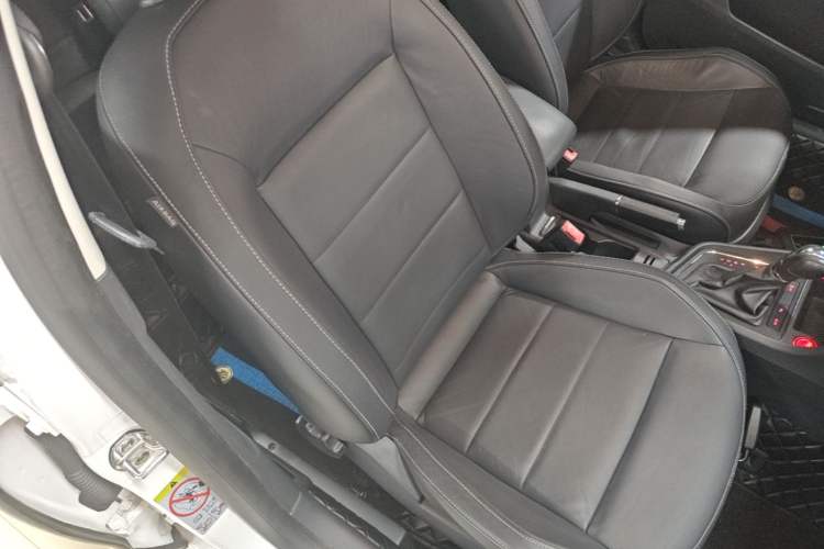 Used Volkswagen Gran Lavida 2015 1.6L Automatic Comfort Edition Right Front Seat