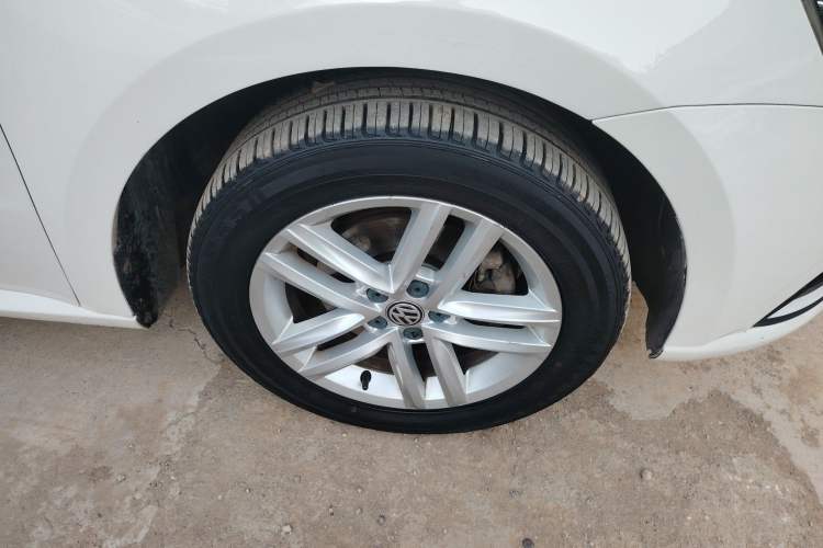 Used Volkswagen Gran Lavida 2015 230TSI DSG Comfort Edition Right Front Wheel Hub