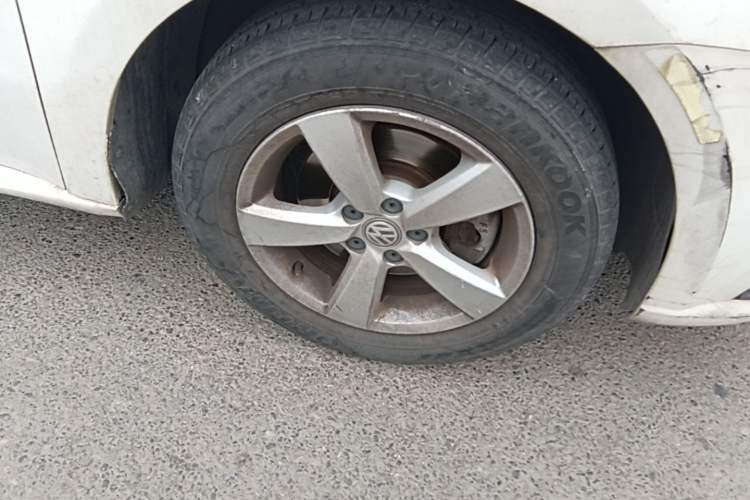 Used Volkswagen Gran Lavida 2015 1.6L Automatic Fashion Edition Right Front Wheel Hub
