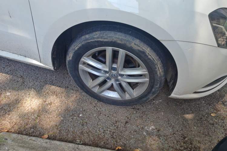 Used Volkswagen Gran Lavida 2015 1.6L Automatic Comfort Edition Right Front Wheel Hub