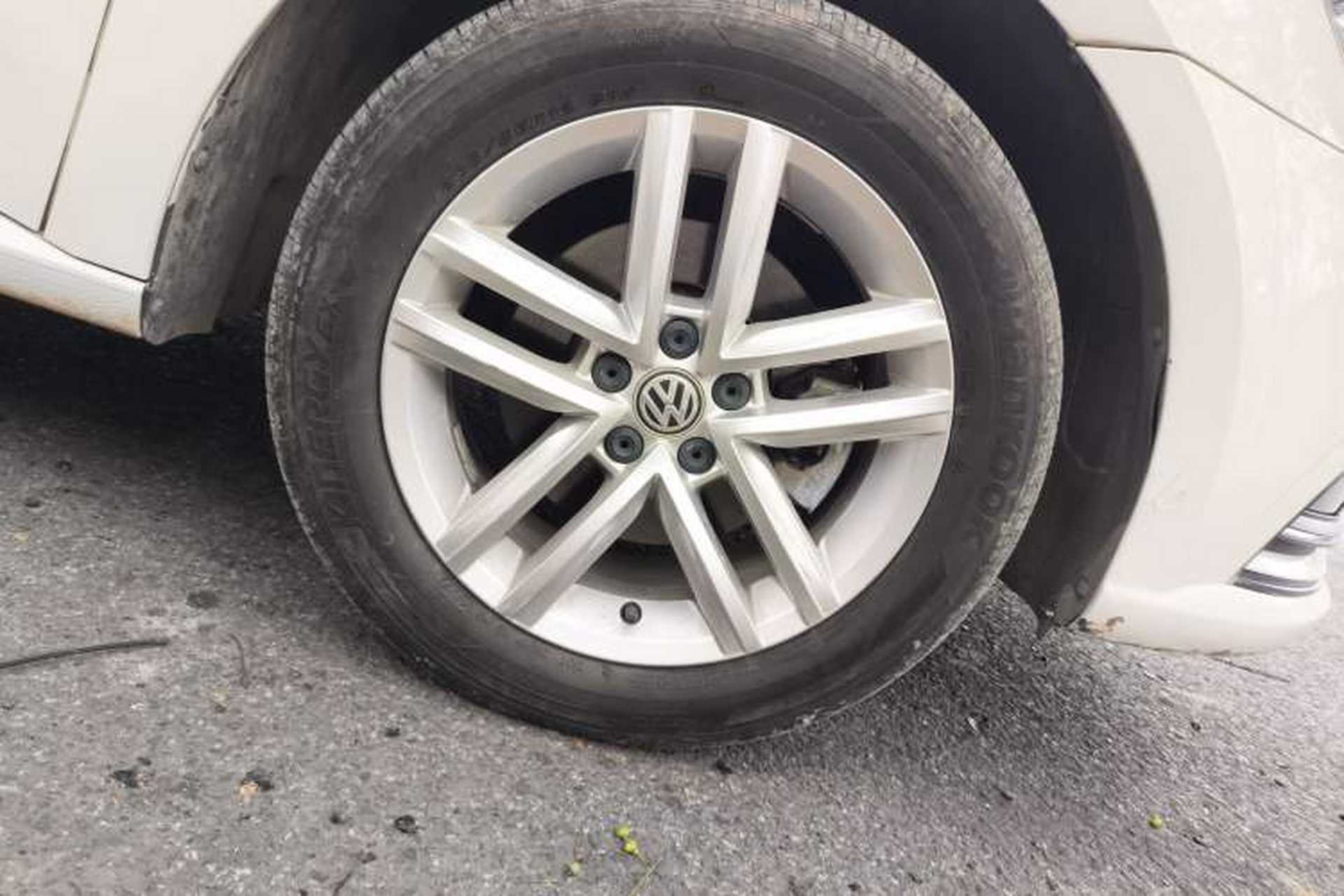 Used Volkswagen Gran Lavida 2015 1.6L Automatic Comfort Edition Right Front Wheel Hub