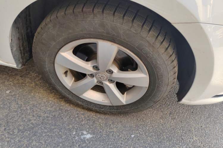 Used Volkswagen Gran Lavida 2015 1.6L Automatic Comfort Edition Right Front Wheel Hub