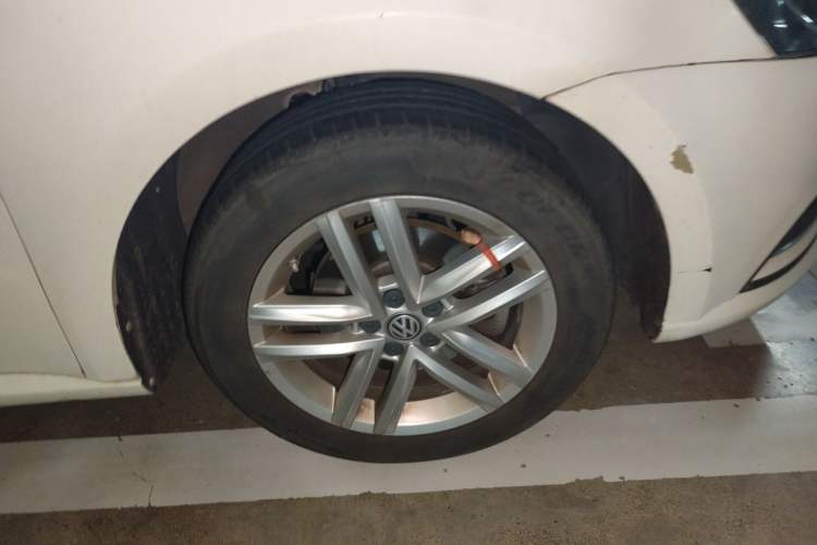 Used Volkswagen Gran Lavida 2015 1.6L Automatic Comfort Edition Right Front Wheel Hub