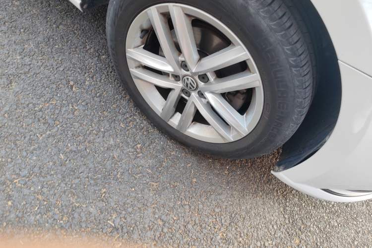 Used Volkswagen Gran Lavida 2015 230TSI DSG Comfort Edition Right Front Wheel Hub