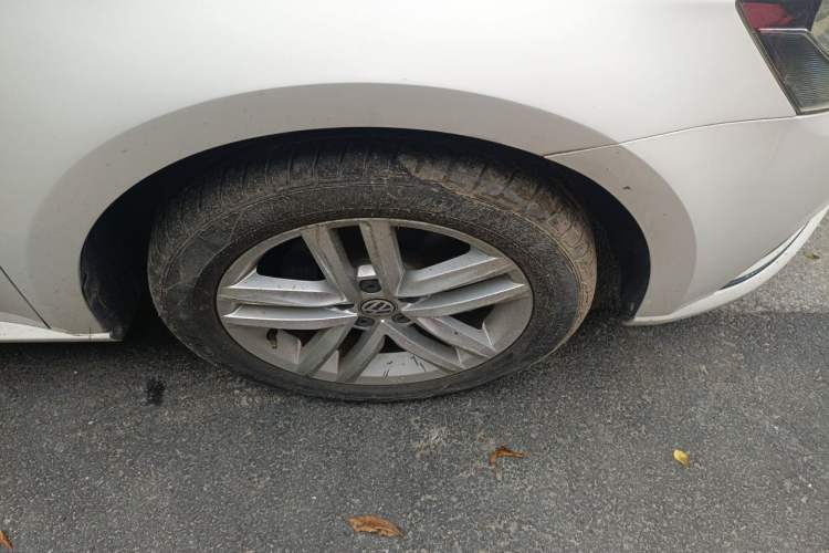 Used Volkswagen Gran Lavida 2015 1.6L Manual Comfort Edition Right Front Wheel Hub