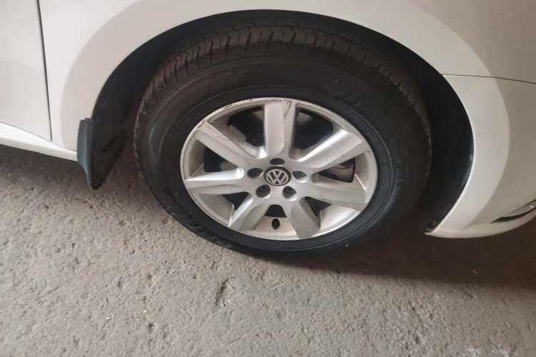 Used Volkswagen Gran Lavida 2015 1.6L Automatic Fashion Edition Right Front Wheel Hub