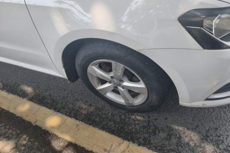 Used Volkswagen Gran Lavida 2015 1.6L Automatic Fashion Edition Right Front Wheel Hub