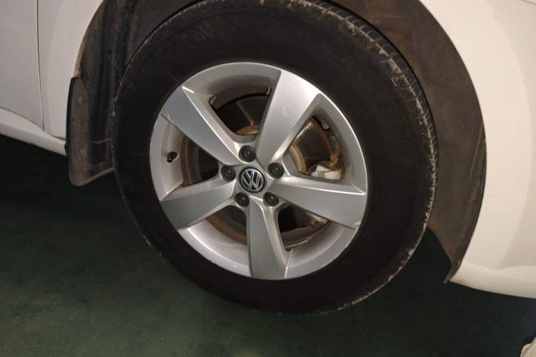 Used Volkswagen Gran Lavida 2015 1.6L Automatic Fashion Edition Right Front Wheel Hub
