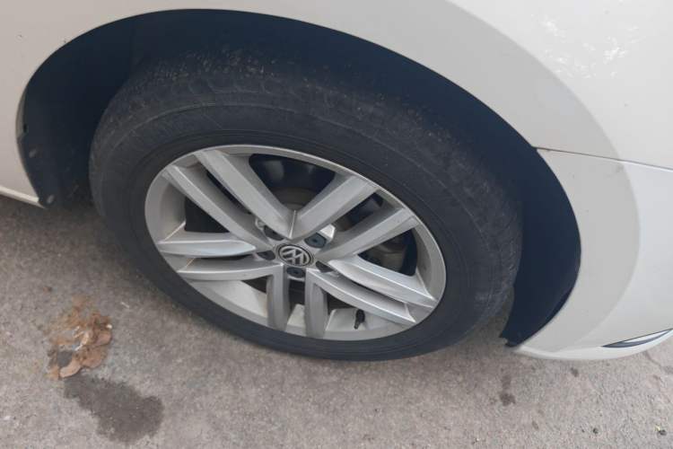 Used Volkswagen Gran Lavida 2015 1.6L Automatic Comfort Edition Right Front Wheel Hub