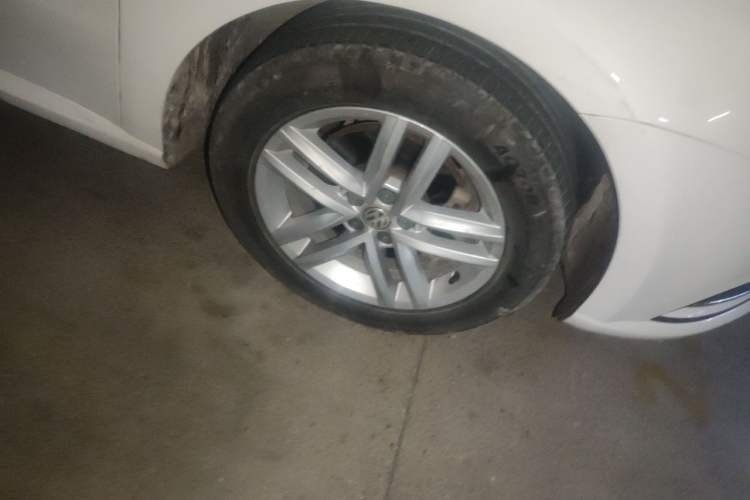 Used Volkswagen Gran Lavida 2015 230TSI DSG Comfort Edition Right Front Wheel Hub