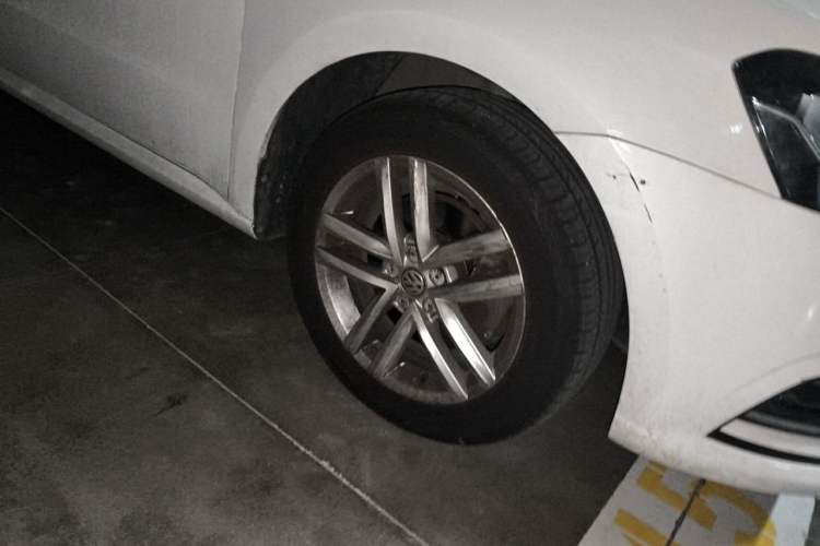 Used Volkswagen Gran Lavida 2015 230TSI DSG Comfort Edition Right Front Wheel Hub
