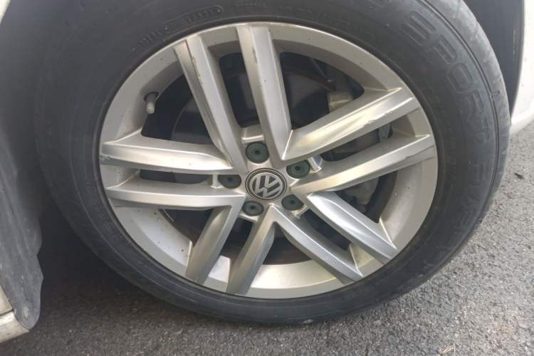 Used Volkswagen Gran Lavida 2015 230TSI DSG Comfort Edition Right Front Wheel Hub