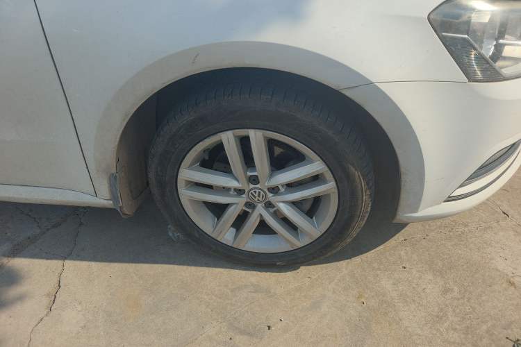 Used Volkswagen Gran Lavida 2015 230TSI DSG Comfort Edition Right Front Wheel Hub