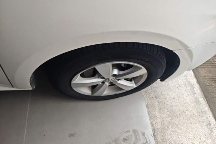 Used Volkswagen Gran Lavida 2015 1.6L Automatic Fashion Edition Right Front Wheel Hub