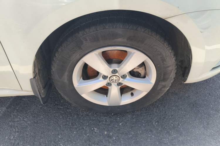 Used Volkswagen Gran Lavida 2015 1.6L Automatic Fashion Edition Right Front Wheel Hub
