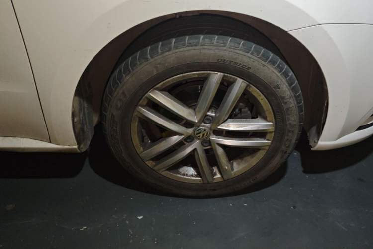 Used Volkswagen Gran Lavida 2015 230TSI DSG Comfort Edition Right Front Wheel Hub