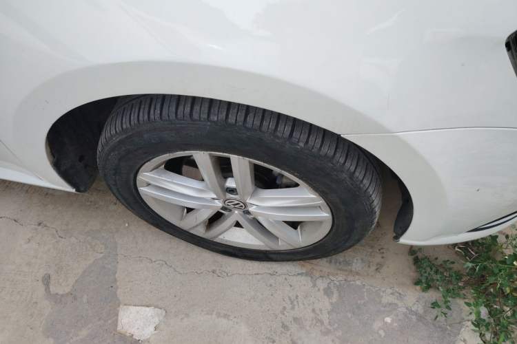 Used Volkswagen Gran Lavida 2015 230TSI DSG Comfort Edition Right Front Wheel Hub
