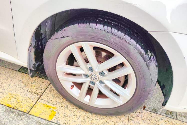 Used Volkswagen Gran Lavida 2015 230TSI DSG Comfort Edition Right Front Wheel Hub