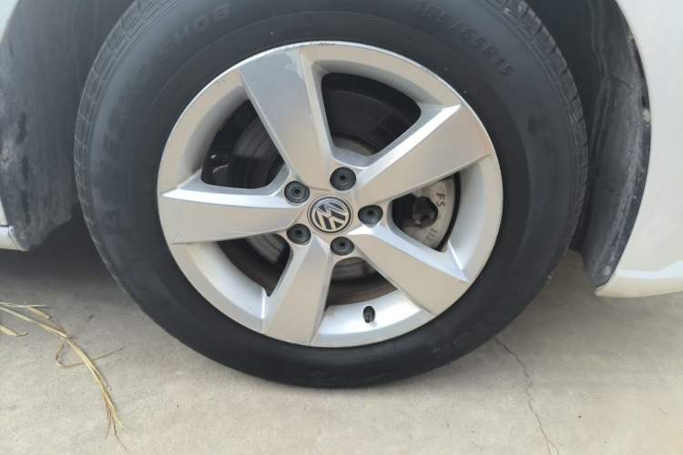 Used Volkswagen Gran Lavida 2015 1.6L Automatic Fashion Edition Right Front Wheel Hub