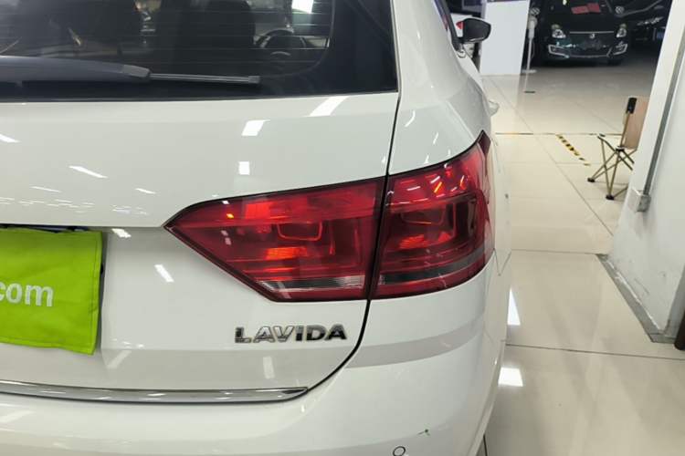 Used Volkswagen Gran Lavida 2015 1.6L Automatic Comfort Edition Right Rear Taillight