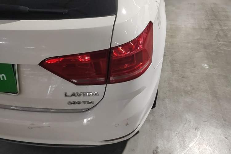 Used Volkswagen Gran Lavida 2015 230TSI DSG Comfort Edition Right Rear Taillight