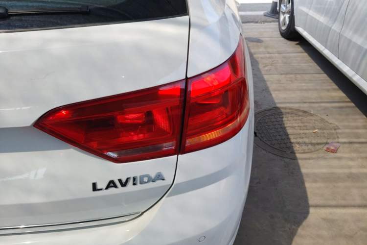 Used Volkswagen Gran Lavida 2015 1.6L Automatic Comfort Edition Right Rear Taillight