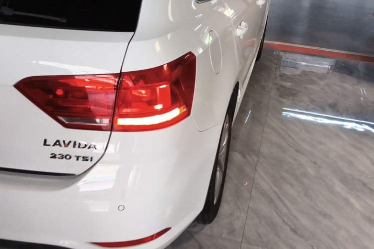 Used Volkswagen Gran Lavida 2015 230TSI DSG Comfort Edition Right Rear Taillight
