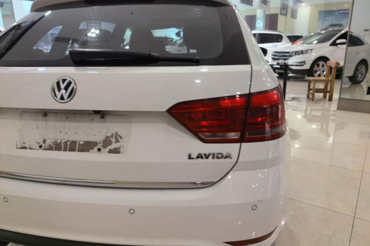Used Volkswagen Gran Lavida 2015 1.6L Automatic Comfort Edition Right Rear Taillight