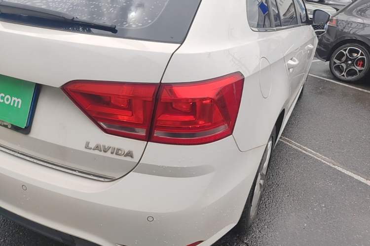 Used Volkswagen Gran Lavida 2015 1.6L Automatic Comfort Edition Right Rear Taillight